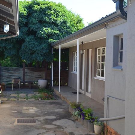 A & R Guesthouse Bloemfontein Bagian luar foto