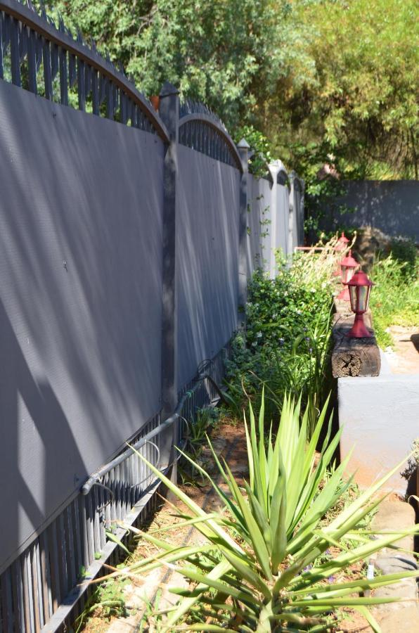 A & R Guesthouse Bloemfontein Bagian luar foto