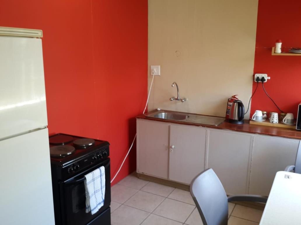 A & R Guesthouse Bloemfontein Bagian luar foto